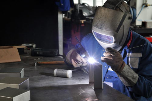 welding-operator-industry-facharbeiter-metallbau-schweissen