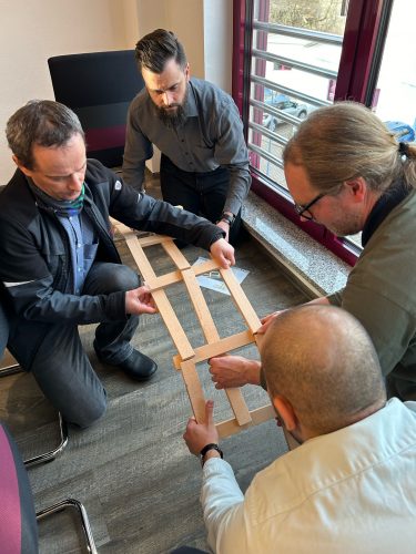 Bau einer Leonardobrücke als Teambuildingübung