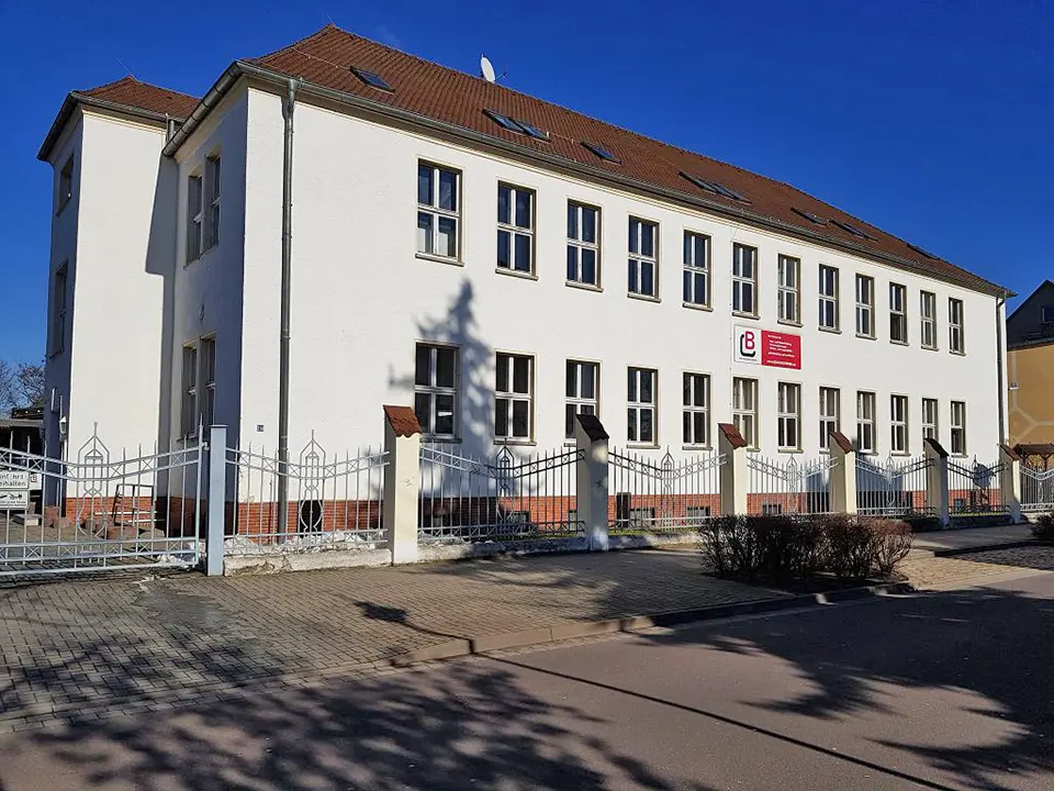 VHS-BILDUNGSWERK in Zerbst Objekt Dessauer Strasse 23d - 01