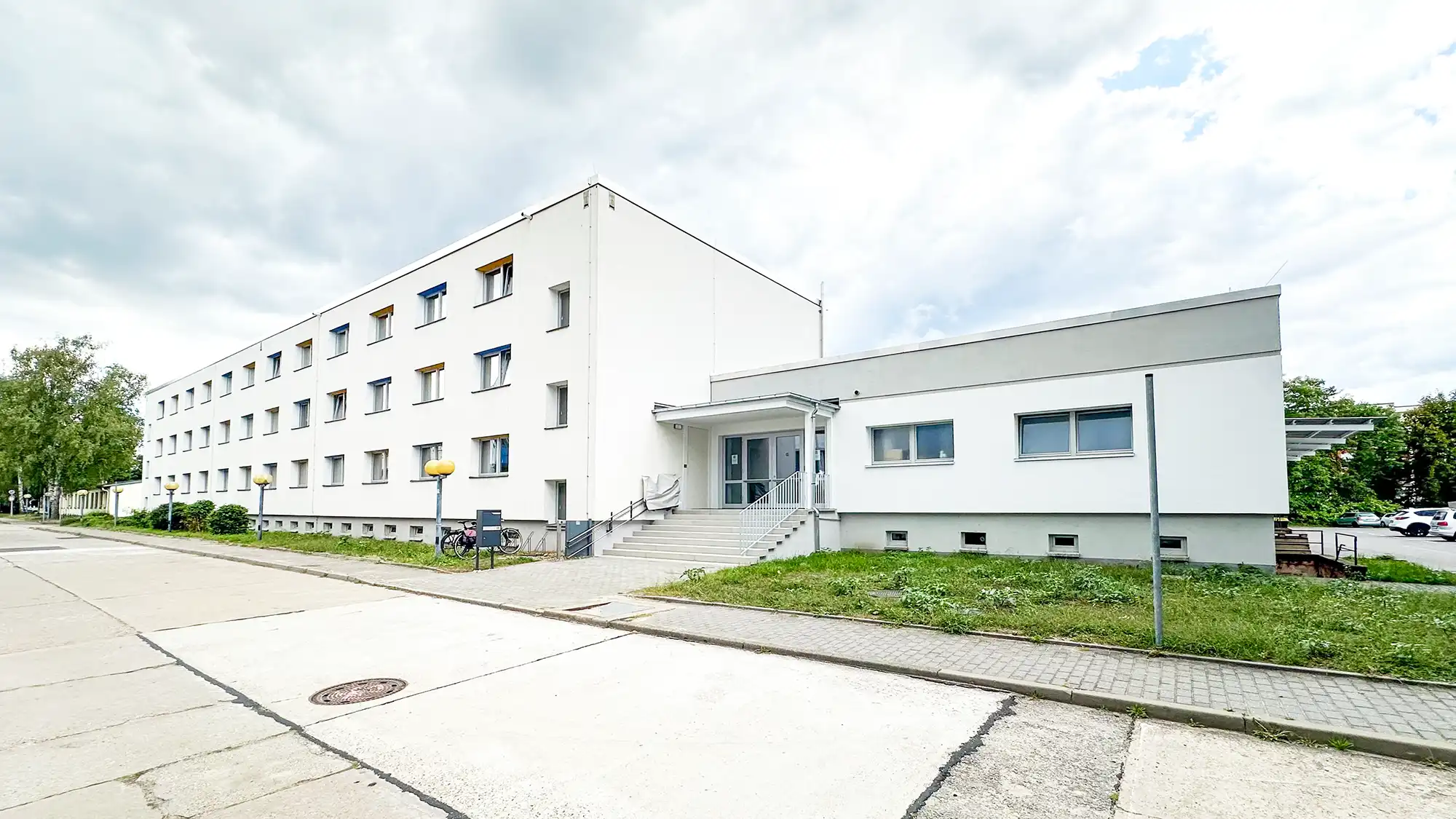 Niederlassung und AWZ Brandenburg - Gebäude von außen