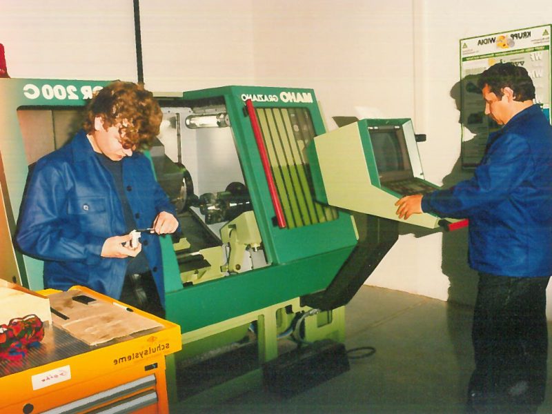 1.-Fachwerkstatt-CNC-in-Gotha-1990