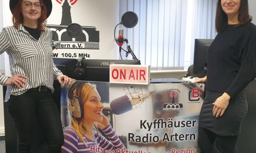 Aileen Rothenberg und Monique Keßler vom Kyffhäuser Radio Artern